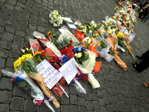 Flowers for the victims — Stock Photo, Image