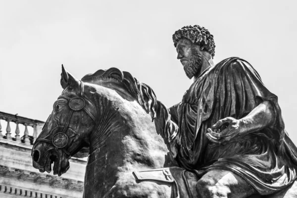 Reiterstandbild von marco aurelio in rom — Stockfoto