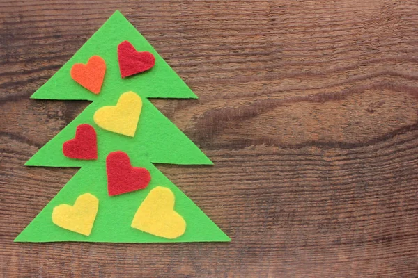 Christmas Tree Made Felt Fabric Decorated Hearts Wooden Background Top — 스톡 사진