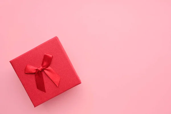 상자에 분홍색 배경에 오버헤드 발렌틴의 날이나 어머니의 — 스톡 사진