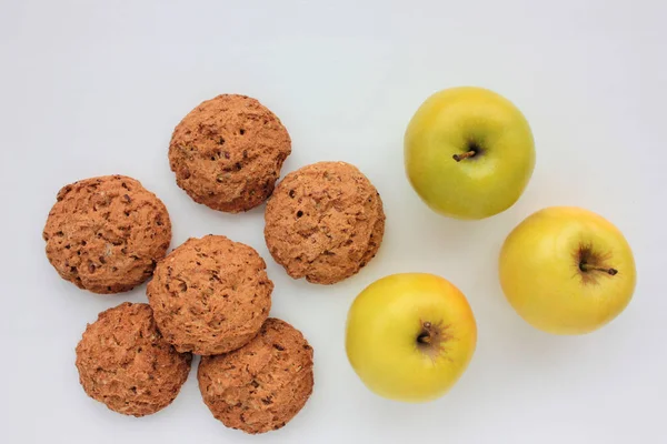 Galletas Avena Caseras Manzana Dorada Sobre Mesa Blanca Vista Aérea — Foto de Stock