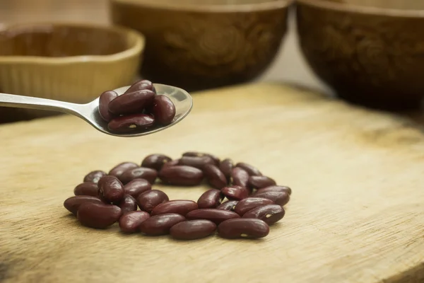 Red Kidney Beans on the Wooden Cutting Board — Stock Photo, Image