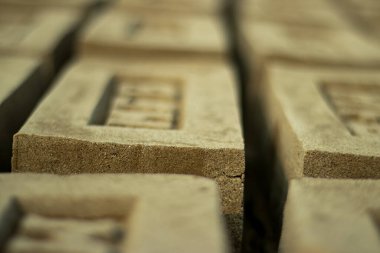 Raw Brick, Ham Tuğlaları Kurumak ve duvar örmek için kullanılan blokları kapat