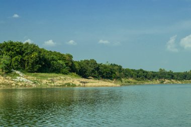 Bangladeş 'in küçük, yeşil ve mavi gökyüzü manzarası