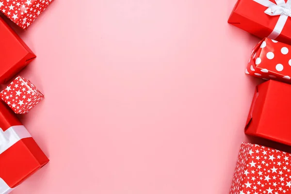 Rahmen Aus Roten Geschenkboxen Auf Rosa Hintergrund Mit Kopierraum Für — Stockfoto