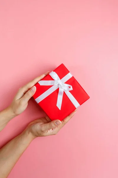 Flat Lay Woman Hands Holding Gift Wrapped Decorated Bow Isolated — Stock Photo, Image