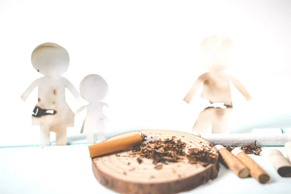 Corte Papel Familia Destruido Por Los Cigarrillos Las Drogas Destruyen — Foto de Stock
