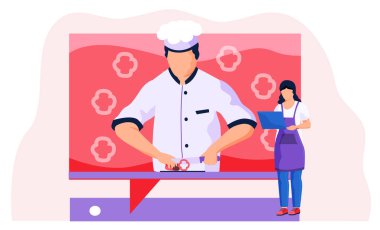 Kadın ekranda çalışıyor, şef de arka planda salata hazırlıyor. Çevrimiçi aşçılık dersi