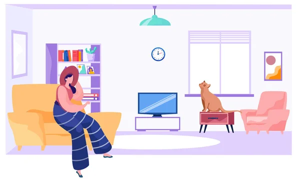 Ung kvinna sitter med sin katt på fåtölj i vardagsrum med fönster, bokhylla hemma — Stock vektor