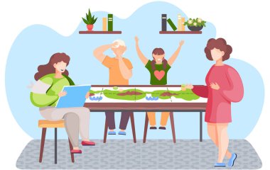 Gülen hemşire masada oturan çocuklarla konuşuyor. Sağlık çalışanı anneme çocuk sağlığını soruyor.