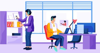 Ofis işi konsepti. Kulaklıklı adamlar müzik dinlerler. Erkekler dizüstü bilgisayar ve telefonla çalışır.