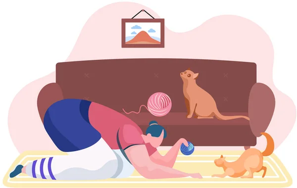 Девушка с котом отдыхает дома. Женщина с клубком ниток играет со своим котенком — стоковый вектор