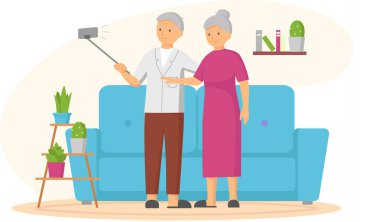 Pencerenin arka planında monopod ile ayakta duran ve telefonda fotoğraf çeken yaşlı çift