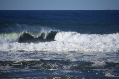Güzel okyanus, büyük dalgalar. 