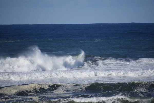 Mooie Oceaan Grote Golven Spatten — Stockfoto