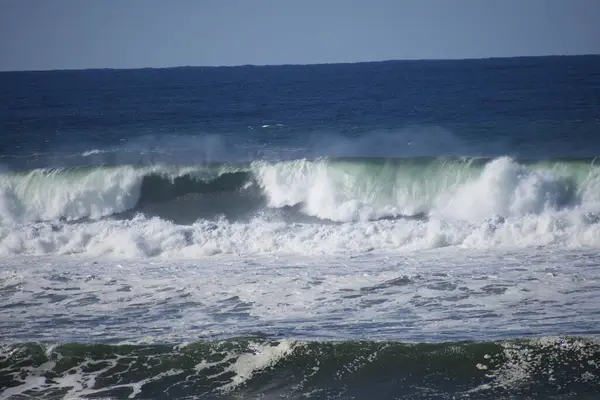 Schöner Ozean Große Wellen Plätschern — Stockfoto