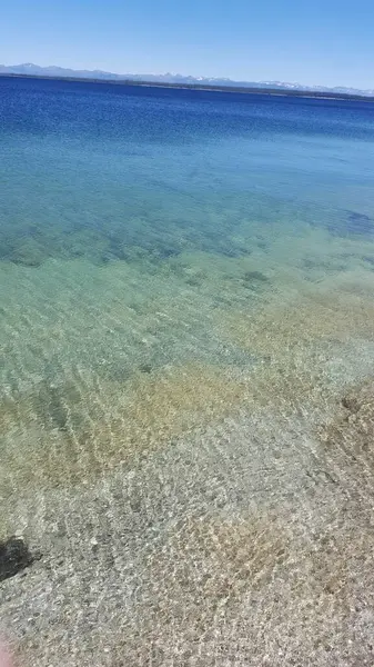 Klares Wasser Der Seeoberfläche Sommerzeit — Stockfoto