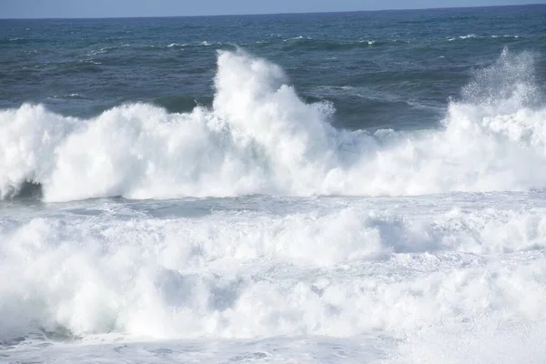 Imagem Quadro Completo Grandes Ondas Oceano Salpicos Água — Fotografia de Stock