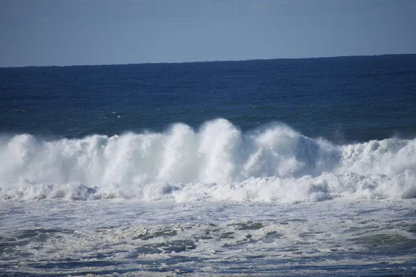 Красивий Вид Морське Узбережжя Розбиваючими Хвилями — стокове фото