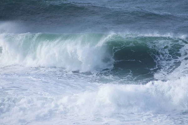 Volledige Beeld Van Grote Oceaan Golven Water Spatten — Stockfoto