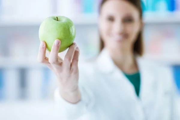 Nutritionist holding an apple — Stock Photo, Image