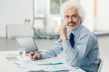 Ofis Masası çalışma başarılı iş adamı