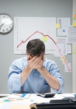 Negatif iş grafik ile umutsuz iş adamı