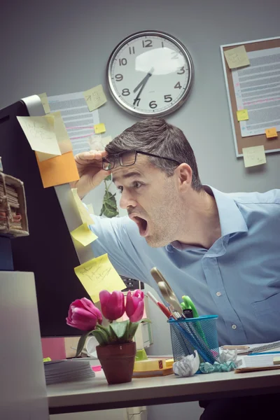 Businessman reading shocking news online — Stock Photo, Image
