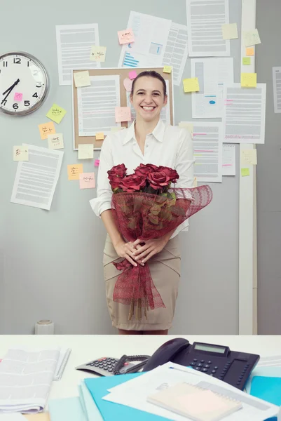 Office worker with red roses — Stock Photo, Image
