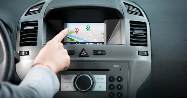 Navigatie touch screen paneel op autodashboard — Stockfoto