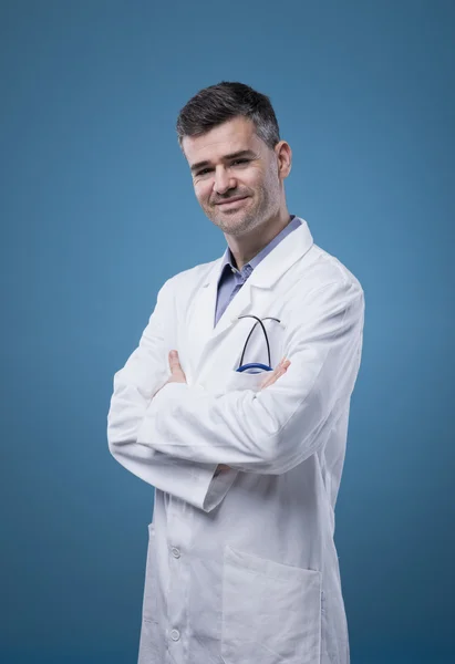 Confident doctor posing — Stock Photo, Image