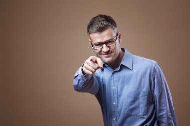 Kendine güvenen işadamı işaret