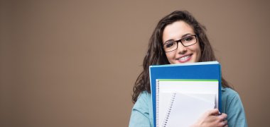 Güzel genç öğrenci poz