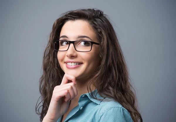 Frau denkt und schmiedet Pläne — Stockfoto