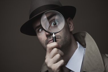 Vintage Dedektif bir büyüteç arıyor