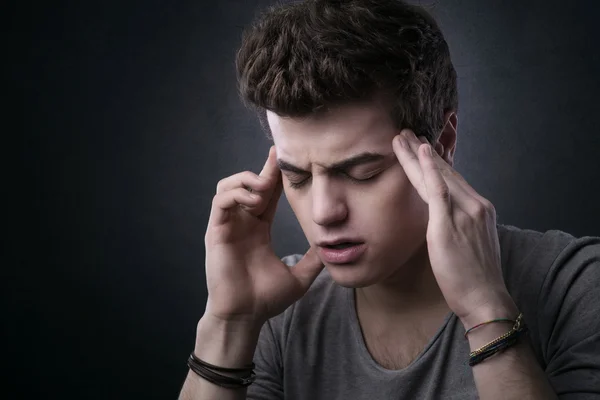 Teenager with headache — Stock Photo, Image