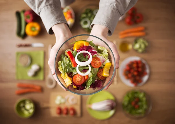 Egészséges, friss, házi készítésű saláta Jogdíjmentes Stock Képek