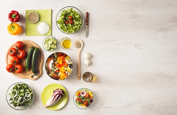 Zdravé stravování a přípravě potravin doma — Stock fotografie