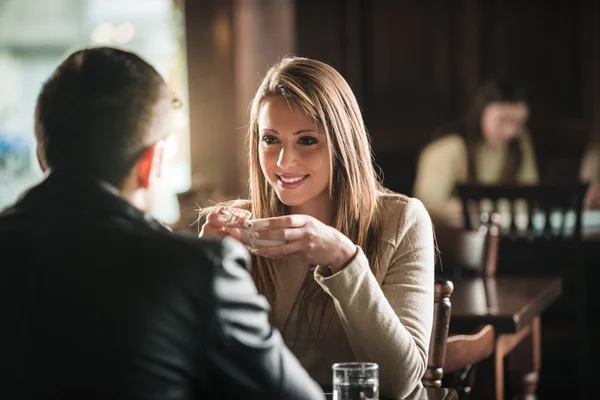 Vrienden hebben een koffiepauze — Stockfoto