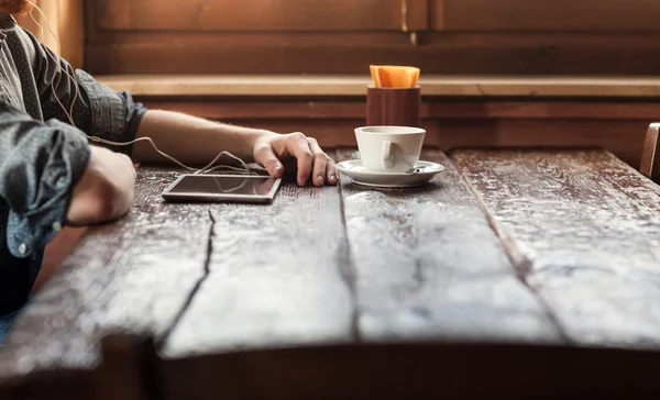 Pausa para café com comprimido — Fotografia de Stock