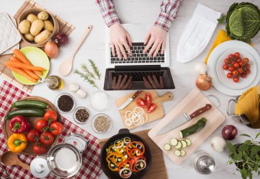 Evde ile online yemek tarifleri yemek
