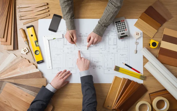 Ingenieur van de zakenman en bouw samen te werken — Stockfoto