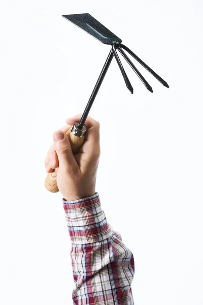 Mão segurando uma enxada de jardinagem — Fotografia de Stock