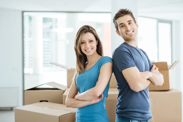 Loving couple posing in their new house — Stock Photo, Image