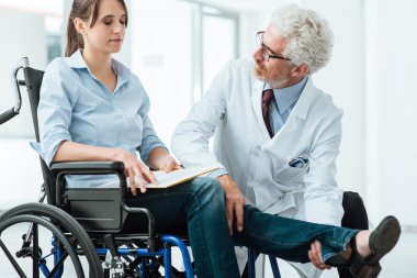 Geçersiz bir hastayı ziyaret doktor