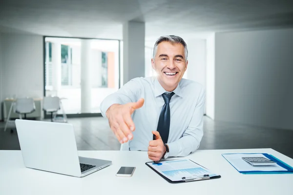 Businessman giving an handshake — Stock Photo, Image