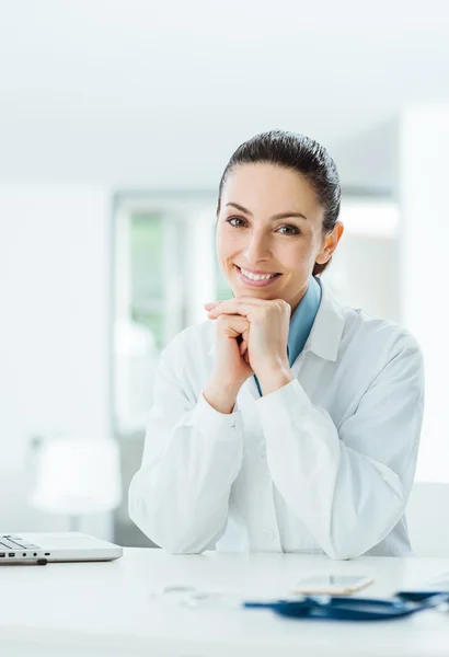 Beautiful female doctor posing — Stock Photo, Image