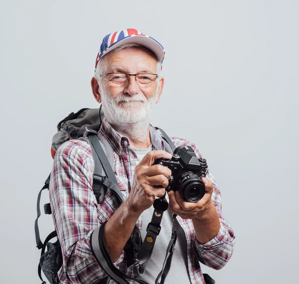 Senior adventurer and photographer — Stockfoto