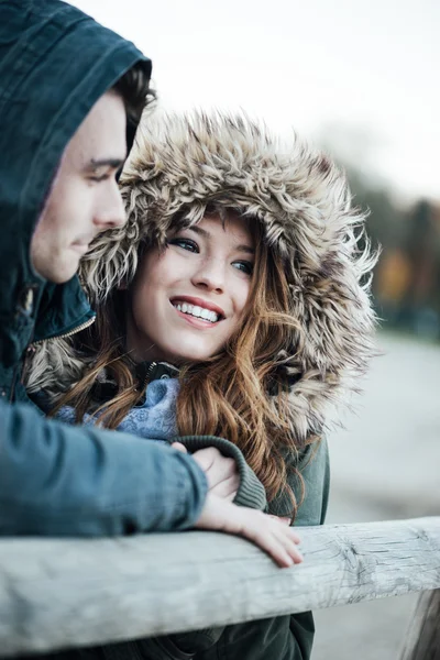 Romantic young couple dating in winte — Stock Photo, Image