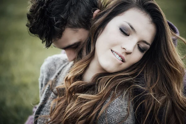 Romantic couple outdoors — Stock Photo, Image